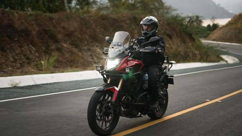 Tips bagi Pemula, Begini Cara Mengendarai Motor Kopling di Tanjakan