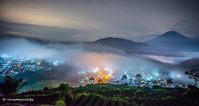 5 Surga Tersembunyi di Dieng, Salah Satunya Ada Desa Kecil yang Cantik Suka Tertutup Kabut 5 Surga Tersembunyi di Dieng, Salah Satunya Ada Desa Kecil yang Cantik Suka Tertutup Kabut