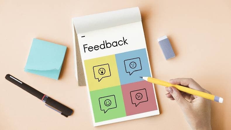 30 Contoh Kalimat Pujian dan Kritik Singkat dalam Berbagai Situasi