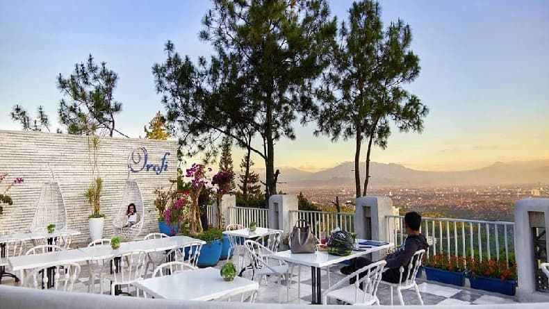 9 Tempat Dinner Romantis di Bandung, Makan Malam Ditemani Gemercik Air