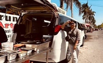 Viral Jualan Nasi Pakai Mobil Alphard, Pemiliknya Ternyata Perempuan