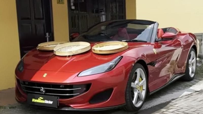 Viral Mobil Ferrari Dipakai Jemur Nasi Bekas, Netizen Ngakak: Belum Lunas Itu Bang