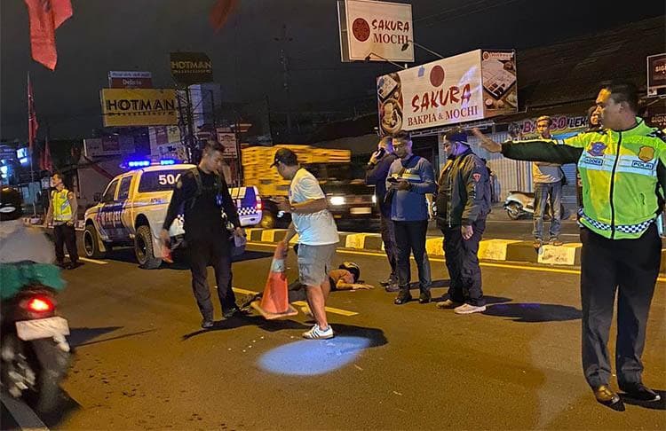 Kecelakaan di Jalan Magelang, Mahasiswa Terluka Tabrak Pintu Mobil yang Dibuka Mendadak