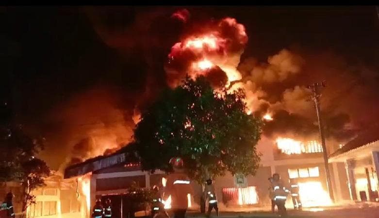 Pabrik Sarung Tangan di Pleret Bantul Ludes Terbakar, Kerugian Puluhan Miliar Rupiah