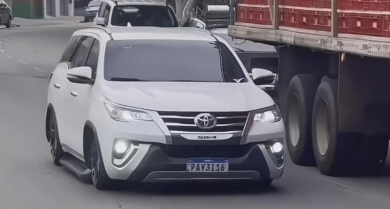 Viral Modifikasi Toyota Fortuner Jadi Aneh, Nyeleneh Dibuat Ceper 