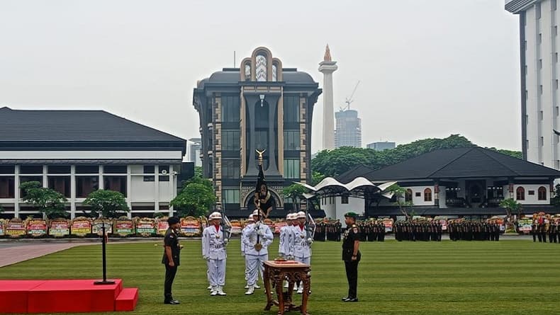Jenderal Agus Subiyanto Serahkan Jabatan KSAD ke Jenderal Maruli Simanjuntak