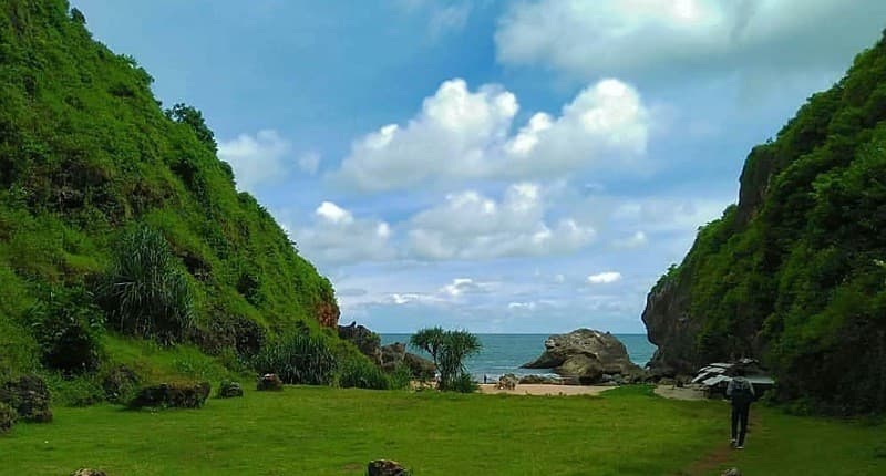 Kampung Unik di Gunungkidul Punya Pantai Cantik Diapit Tebing Karang, Suasananya Sunyi Kampung Unik di Gunungkidul Punya Pantai Cantik Diapit Tebing Karang, Suasananya Sunyi