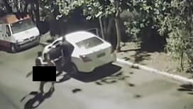 Apes, Sepasang Kekasih Dirampok saat Asyik Berhubungan Badan di Mobil