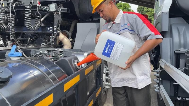 Mengenal AdBlue, Cairan yang Bisa Tekan Emisi Mesin Truk
