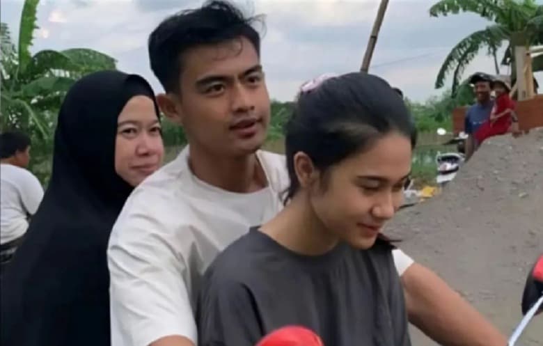 Pratama Arhan Ajak Azizah Salsha Mudik ke Blora, Main di Sawah Naik Motor Bonceng 3