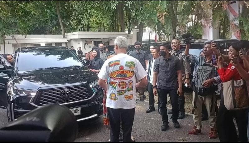 Jelang Debat Cawapres Perdana: Begini Arti Dresscode Serba Putih yang Dikenakan TPN dan Ganjar-Mahfud