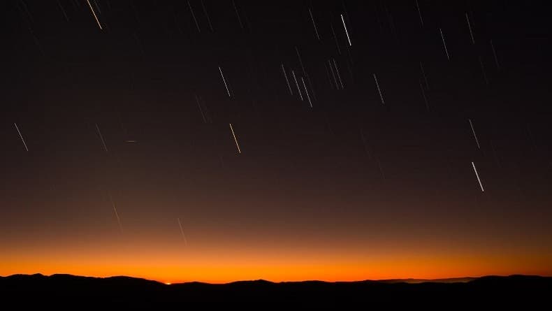 Heboh Benda Diduga Meteor Melintas di Langit Depok, BRIN: Fenomena Alam Biasa Heboh Benda Diduga Meteor Melintas di Langit Depok, BRIN: Fenomena Alam Biasa