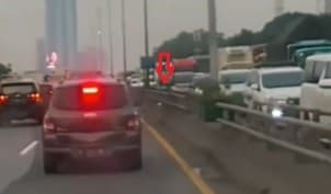 Viral Bola Golf Terbang Masuk Jalan Tol Layang Rawamangun, Pengendara Waswas