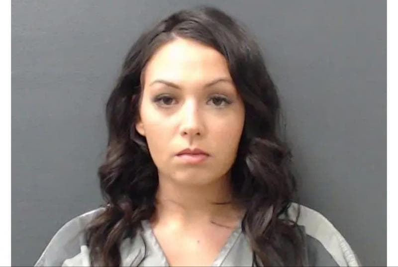 Guru Cantik Perkosa Siswa sambil Diawasi Teman-Teman Korban, Ayahnya Malah Membiarkan