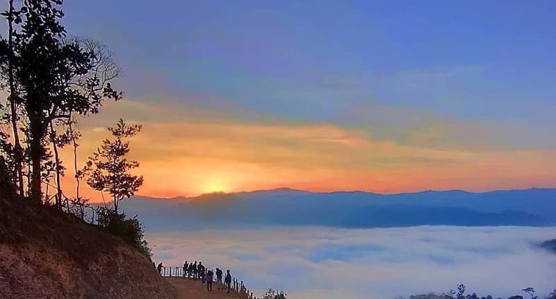 Viral, Pemandangan Cantik Sunrise Berlatar Negeri di Atas Awan, Lokasinya Dekat Jakarta Viral, Pemandangan Cantik Sunrise Berlatar Negeri di Atas Awan, Lokasinya Dekat Jakarta