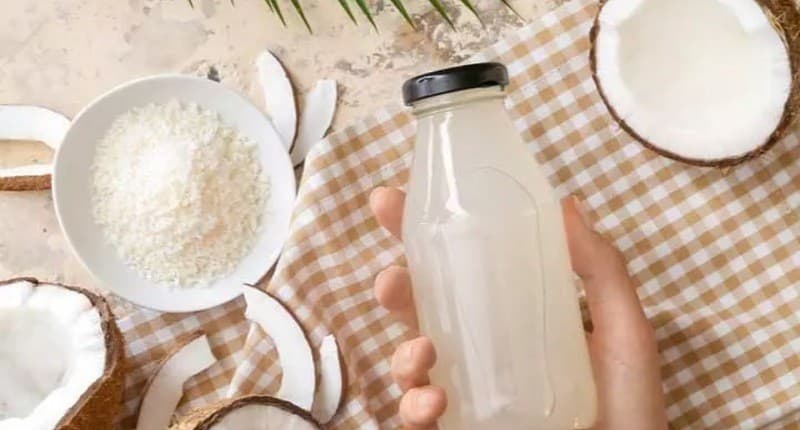 Wajib Coba Cuci Rambut dengan Air Kelapa, Khasiatnya Hentikan Kerontokan dan Berkilau