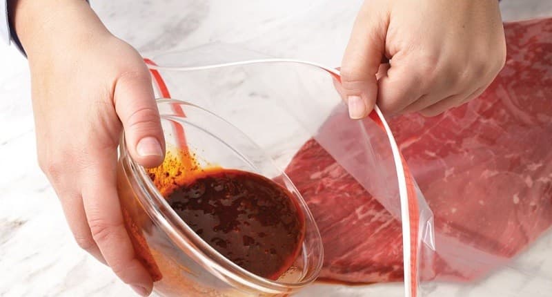 Cara Marinasi Daging Sapi agar Empuk, Bumbu Meresap Rasanya Enak