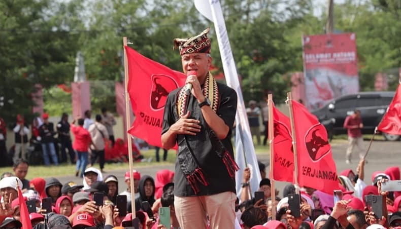 Ini Filosofi Tukkus, Penutup Kepala Khas Lampung yang Dipakai Ganjar