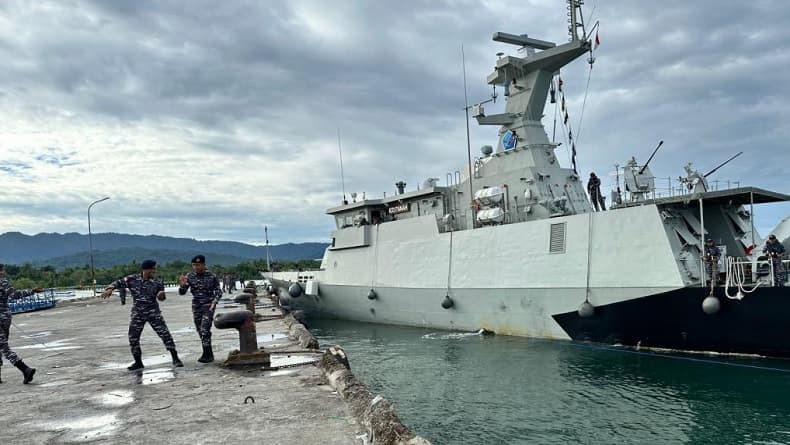 Kapal Perang TNI AL Sandar di Pelabuhan Samabusa Nabire Papua Tengah