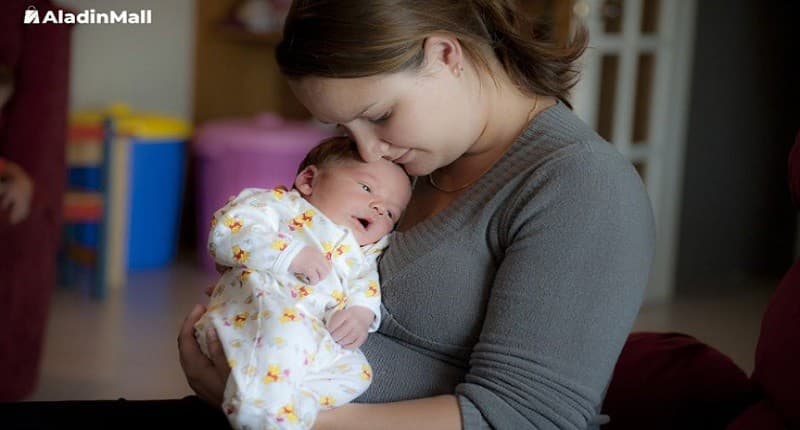 Waspadai Ruam Popok! Ini 7 Tips Merawat Kulit Bayi Baru Lahir