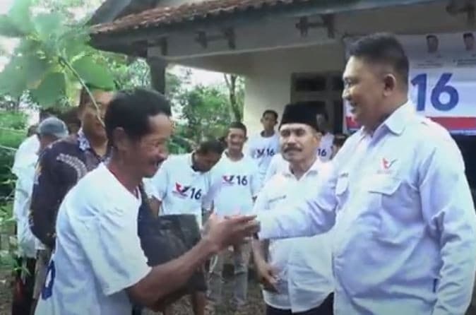 Caleg Perindo Puguh Achmad Bagikan 500 Bibit Alpukat ke Warga Jepara