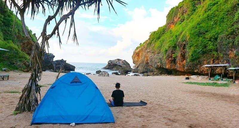 Surga Tersembunyi di Gunungkidul Punya Pantai Mungil Diapit Dua Tebing, Cantik Bikin Betah!