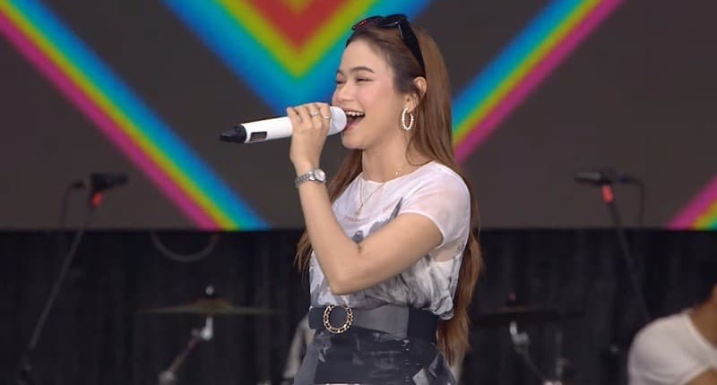 Lady Rara Tampil di Hajatan Rakyat Solo, Kaget Penontonnya Banyak dan Bersemangat Lady Rara Tampil di Hajatan Rakyat Solo, Kaget Penontonnya Banyak dan Bersemangat