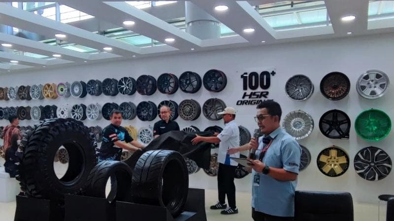 Intip Deretan Ban dari Mobil Sport hingga Offroad di IIMS 2024, Ada yang Dijajal Drifting Intip Deretan Ban dari Mobil Sport hingga Offroad di IIMS 2024, Ada yang Dijajal Drifting