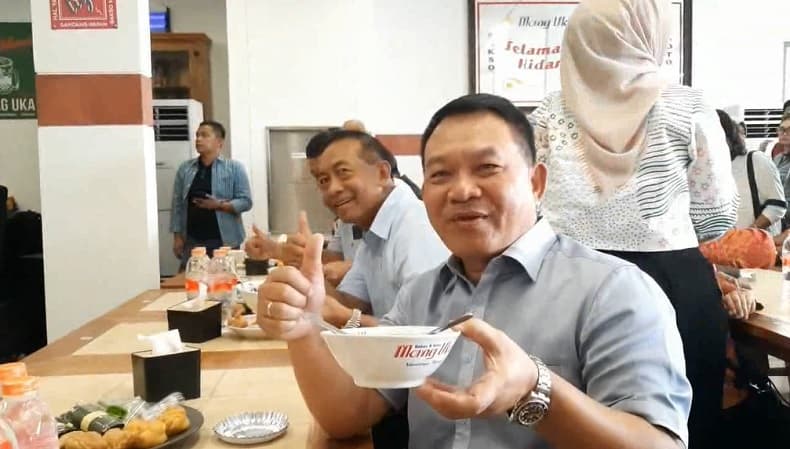 Pensiun dari TNI, Mantan KSAD Ini Buka Rumah Makan Bakso Mang Uka di Cimahi