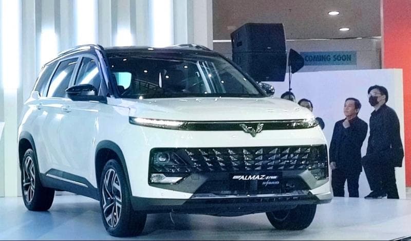 Punya 3 Mobil Listrik, Wuling Pilih Benamkan Mesin Hybrid pada SUV Almaz