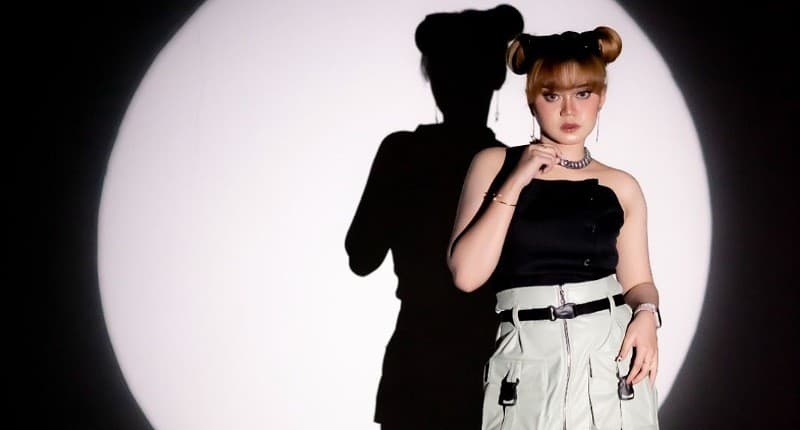 Melejit dengan Lagu Lamunan, Esa Risty Ajak Pendengar Kasmaran, Download Gratis hanya di TREBEL!