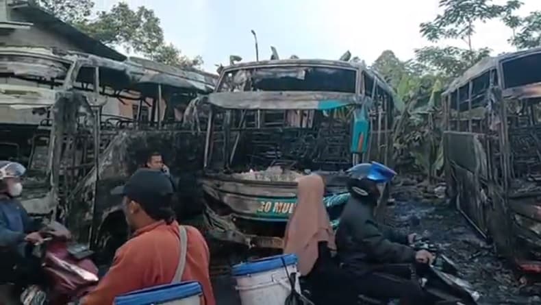 3 Bus PO Margo Mulyo Hangus Terbakar di Pekalongan