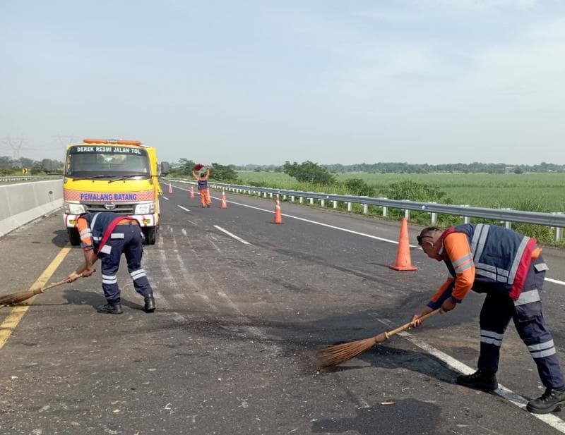 Kecelakaan di Tol Pemalang, Truk Elpiji Tabrak Truk Besi Gara-gara Sopir Mengantuk