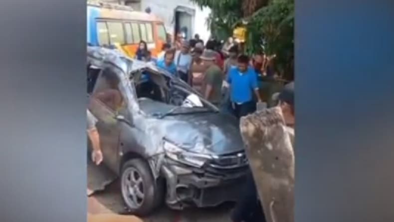 Honda Mobilio Ringsek Dihantam Kereta di Deli Serdang, 4 Orang Tewas
