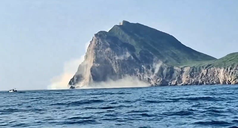 Viral Detik-Detik Pulau Guishan di Lepas Pantai Yilan Rusak Imbas Gempa M 7,7 di Taiwan