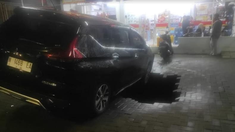 Heboh Muncul Lubang Misterius di Malang, 1 Mobil Nyaris Terperosok