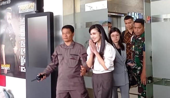 Ditemani Pengacara, Sandra Dewi Diperiksa terkait Pemblokiran Rekening Milik Harvey Moeis