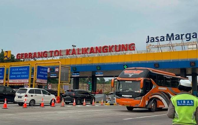 One Way, 12.000 Kendaraan Masuk ke Semarang via Gerbang Tol Kalikangkung