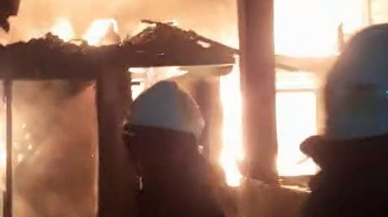 Kebakaran Hanguskan 10 Rumah akibat Korsleting Listrik di Gambir, 20 KK Terdampak