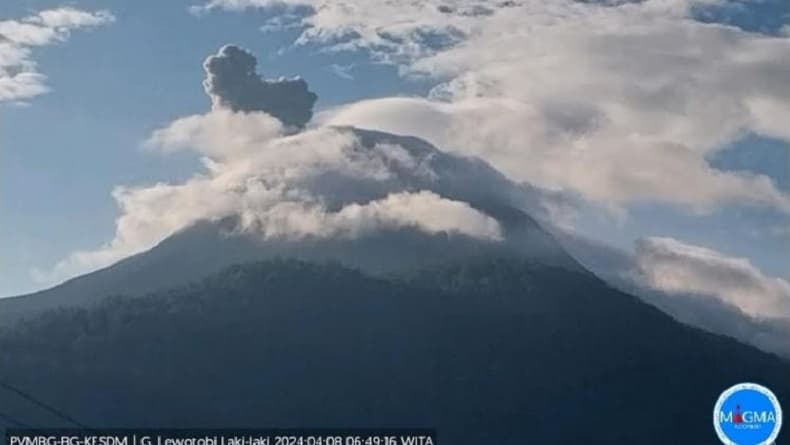 Erupsi Gunung Lewotobi Laki-Laki di NTT, Tinggi Kolom Abu Capai 500 Meter
