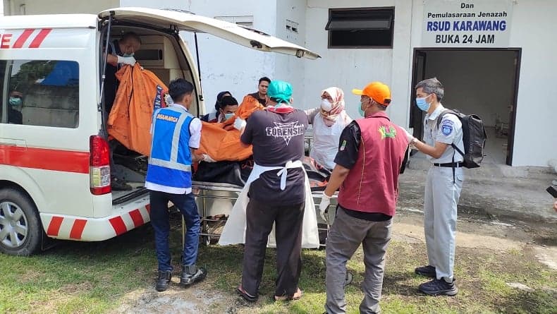 11 Jenazah Korban Kecelakaan Tol Cikampek Dipindahkan dari RSUD Karawang ke RS Kramat Jati