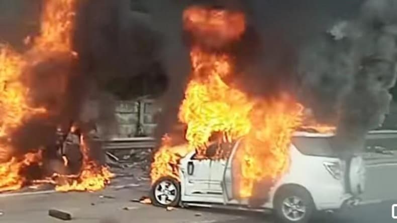 Gran Max Diduga Melaju di Atas 100 Km per Jam Saat Kecelakaan di Tol Japek