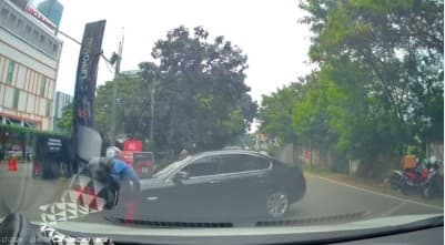 Viral Pemotor Ngebut Tabrak BMW yang Sedang Belok, Netizen Ikut Kesal: Maaf Saya Orang Susah