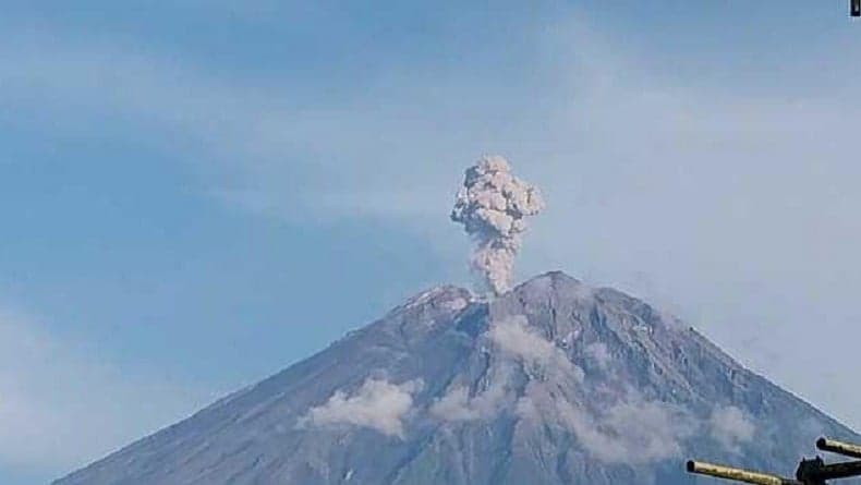 Gunung Semeru Erupsi Pagi Ini, PVMBG: Kolom Abu 1000 Meter 