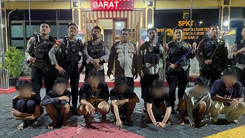 Polisi Ciduk 12 Remaja hendak Tawuran di Jakbar, Sita Celurit hingga Pedang