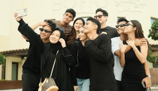 Potret Cantik Istri dan Pacar Pemain Timnas U-23 saat Perpisahan Curi Perhatian Netizen Potret Cantik Istri dan Pacar Pemain Timnas U-23 saat Perpisahan Curi Perhatian Netizen