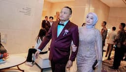 Santyka Fauziah Gandeng Tangan Sule di Pernikahan Rizky Febian, Netizen: Segera Dihalalkan Kang