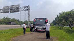 Aparat Gabungan Gelar Ramp Check Kendaraan Wisata di Rest Area KM 45 Tol Jagorawi