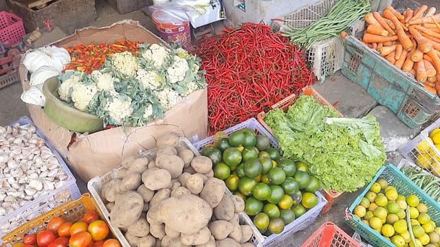 Harga Cabai hingga Bawang Merah di Pasar Turun, Tomat Masih Mahal