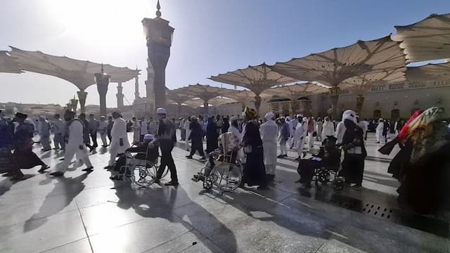 Dalam Sehari, Petugas Haji Antar 100 Jemaah yang Lupa Arah Pulang ke Hotel dari Nabawi